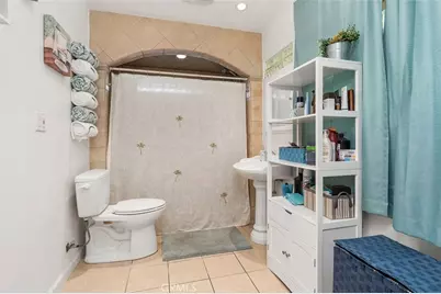 2113 W Niobe, Anaheim, CA 92804 - Photo 18