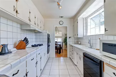 317 N Beachwood Avenue, Burbank, CA 91506 - Photo 10