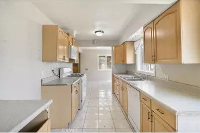 2114 Orange Avenue, Santa Ana, CA 92707 - Photo 8