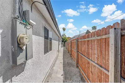 10621 Kalmia, Los Angeles, CA 90002 - Photo 14