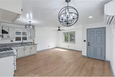10621 Kalmia, Los Angeles, CA 90002 - Photo 6