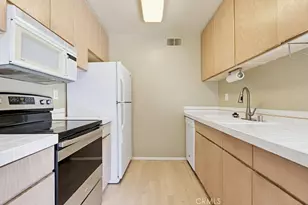 6028 Bixby Village Dr, Long Beach, CA 90803 - Photo 16