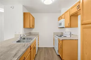 2521 W Sunflower Ave, Santa Ana, CA 92704 - Photo 10