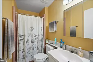18601 Collins, Tarzana, CA 91356 - Photo 16