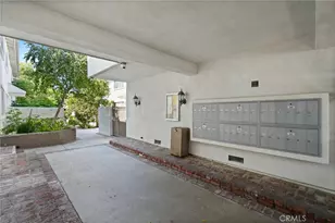 18601 Collins, Tarzana, CA 91356 - Photo 2