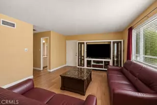 18601 Collins, Tarzana, CA 91356 - Photo 2