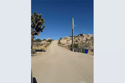 57100 Moffett Lane, Yucca Valley, CA 92284 - Photo 10