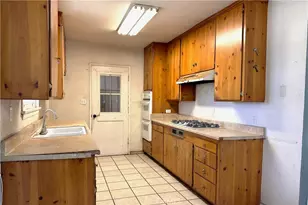 1020 W 10th St, Corona, CA 92882 - Photo 8