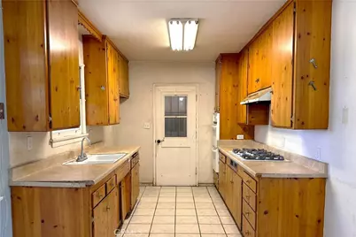 1020 W 10th Street, Corona, CA 92882 - Photo 6