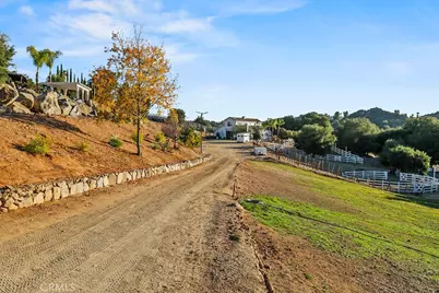 40075 Avenida La Cresta, Murrieta, CA 92562 - Photo 44