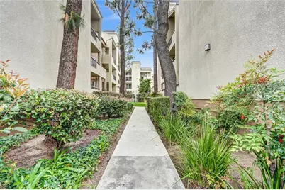 5500 Owensmouth Ave #122, Woodland Hills, CA 91367 - Photo 2