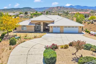 5295 Snow Line Dr, Phelan, CA 92371 - Photo 6