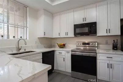 251 Gallery, Tustin, CA 92782 - Photo 4