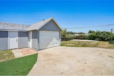 924 Frigate Avenue, Wilmington, CA 90744 - Photo 22