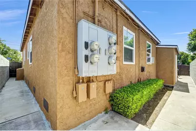 1065 E 19th, Long Beach, CA 90806 - Photo 18