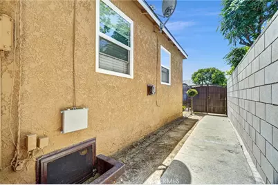 1065 E 19th, Long Beach, CA 90806 - Photo 20