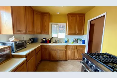 7712 Lemp, North Hollywood, CA 91605 - Photo 8