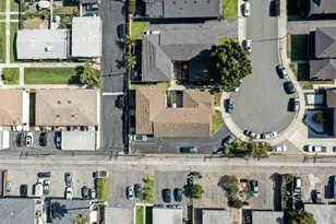 17882 Baron Cir, Huntington Beach, CA 92647 - Photo 8