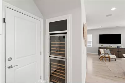 250 W Ridgewood, Long Beach, CA 90805 - Photo 12