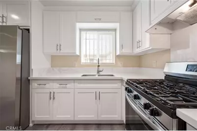 754 E 84th Place, Los Angeles, CA 90001 - Photo 10