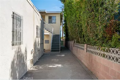 754 E 84th Place, Los Angeles, CA 90001 - Photo 4