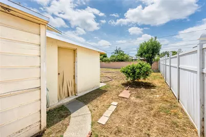 10261 D Este, Anaheim, CA 92804 - Photo 16