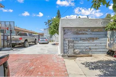 2376 Locust Avenue, Long Beach, CA 90806 - Photo 20