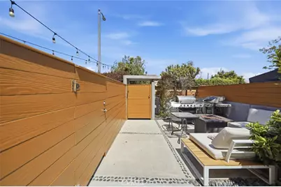 828 Indiana, Venice, CA 90291 - Photo 2