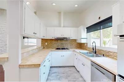 20703 Collins Street, Woodland Hills, CA 91367 - Photo 8