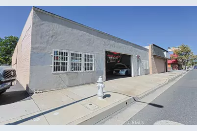 327 W 17th, Santa Ana, CA 92706 - Photo 2