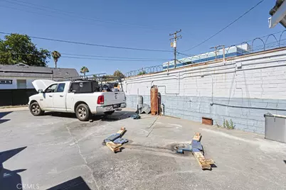 327 W 17th, Santa Ana, CA 92706 - Photo 10