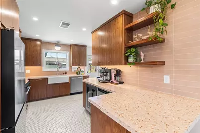 2410 W Broadway, Anaheim, CA 92804 - Photo 10