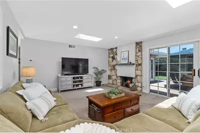 4589 Hazelnut Avenue, Seal Beach, CA 90740 - Photo 4