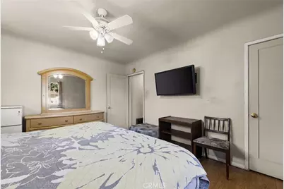 2725 Adriatic Avenue, Long Beach, CA 90810 - Photo 16