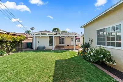 2000 N Britton, Long Beach, CA 90815 - Photo 10