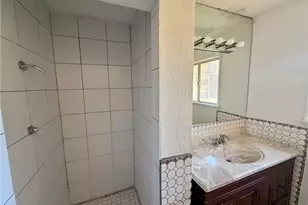 1718 W 109th Pl, Los Angeles, CA 90047 - Photo 18