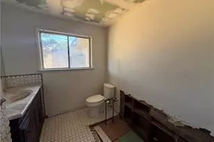 1718 W 109th Pl, Los Angeles, CA 90047 - Photo 18