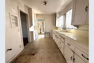 2211 W 79th Street, Inglewood, CA 90305 - Photo 8