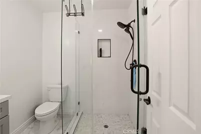 339 E 103 Street, Los Angeles, CA 90003 - Photo 14