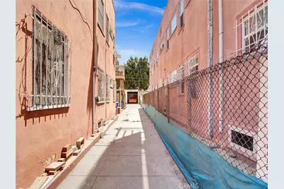 3830 S Figueroa Street, Los Angeles, CA 90037 - Photo 30