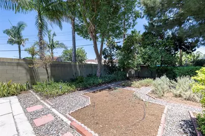 2115 E South Redwood Dr, Anaheim, CA 92806 - Photo 34