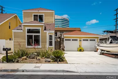17041 B Lane, Huntington Beach, CA 92647 - Photo 2