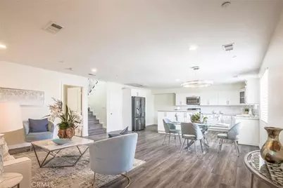 424 W 2nd, San Pedro, CA 90012 - Photo 1