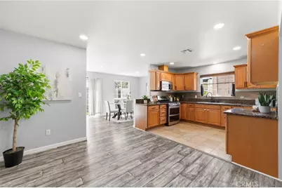2211 Oak Street, Santa Ana, CA 92707 - Photo 6