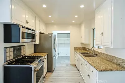 15261 Columbia, Huntington Beach, CA 92647 - Photo 6