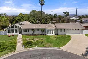 201 Barcelona, Fullerton, CA 92835 - Photo 2