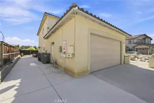 23682 Saratoga Springs, Murrieta, CA 92562 - Photo 4
