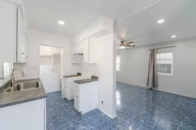 240 E South, Long Beach, CA 90805 - Photo 16