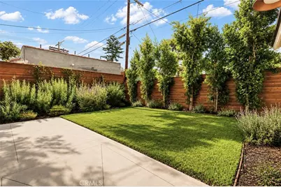 584 N Plymouth, Los Angeles, CA 90004 - Photo 30