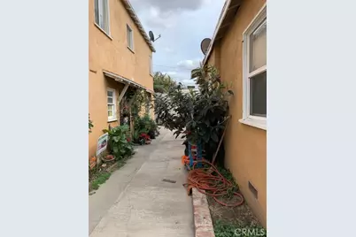 717 W 77th, Los Angeles, CA 90044 - Photo 2